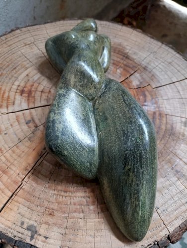 belle sculpture en ceramique corps feminin signée Le Minor? en bon etat