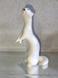 Beautiful porcelain mink sculpture, USSR work from the mid-20th century in good condition.