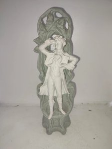 beautiful porcelain sculpture from the late 19th to early 20th century in good condition