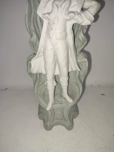 belle sculpture en porcelaine fin 19eme debut 20eme en bon etat