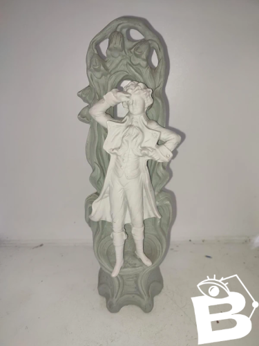 belle sculpture en porcelaine fin 19eme debut 20eme en bon etat