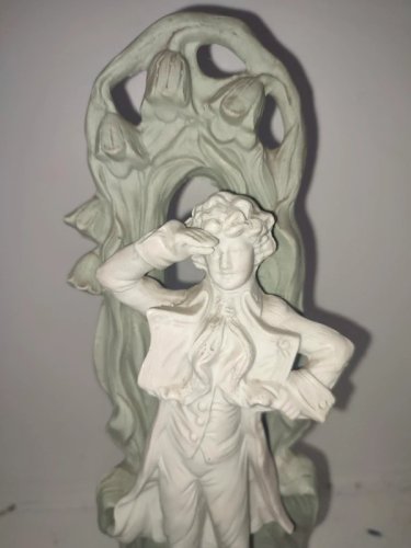 belle sculpture en porcelaine fin 19eme debut 20eme en bon etat