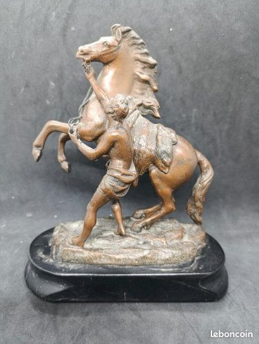 Belle sculpture en regule Cheval de Marly dapres Coustou en etat correct