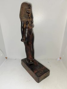 belle sculpture moulage du louvre la dame touy en resine en bon etat