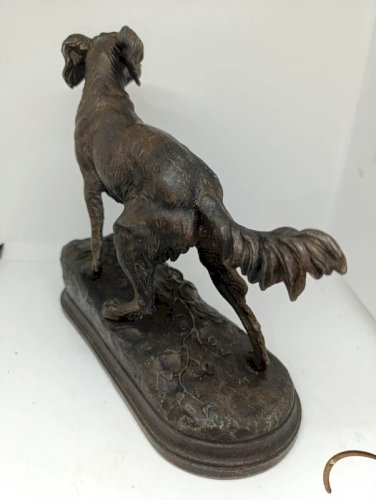 belle sculpture regule chien de chasse à larrete signée jules moigniez en bon etat