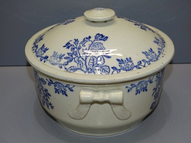 -BELLE SOUPIERE TERRE D'ACIER SAINT UZE non marquée FLEURS BLEUES COLLECTION   D