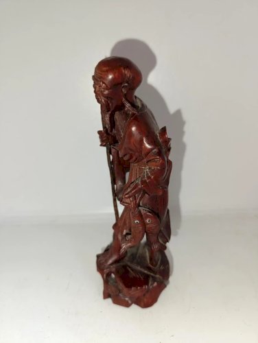 belle statuette en bois dorigine chinoise a decor de pecheur en bon etat