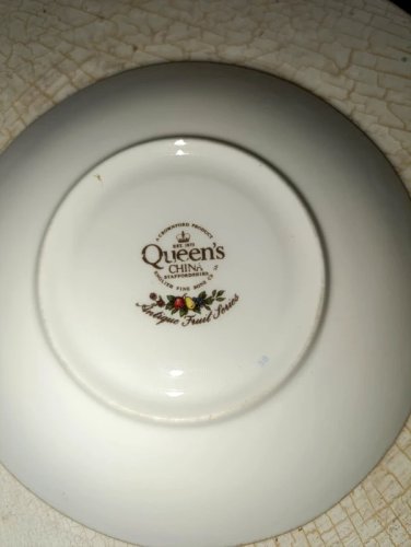 belle Tasse à thé anglaise en porcelaine modèle fruité Queens china straffordshire en bon etat