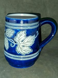 belle tasse en gres signée paul schmitt en bon etat