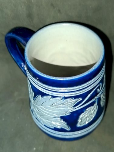 belle tasse en gres signée paul schmitt en bon etat