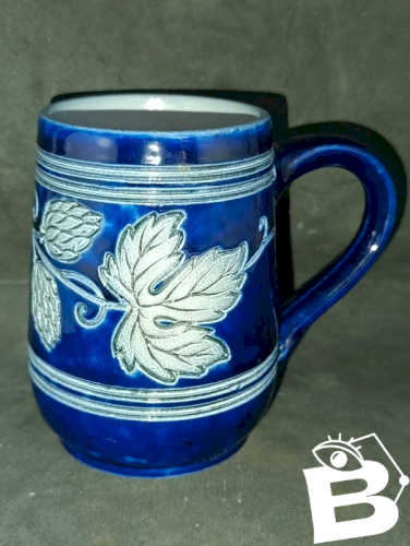 belle tasse en gres signée paul schmitt en bon etat
