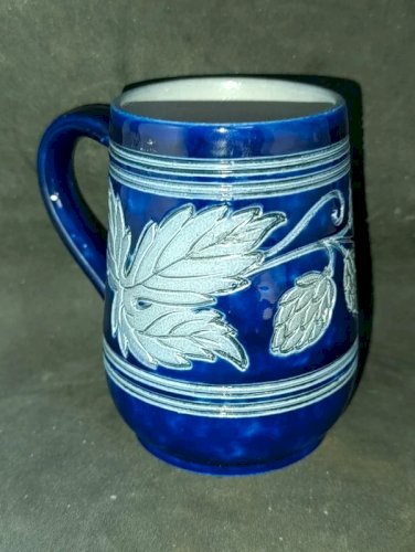 belle tasse en gres signée paul schmitt en bon etat