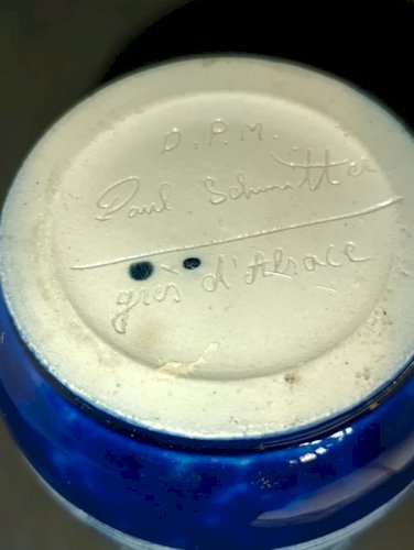 belle tasse en gres signée paul schmitt en bon etat