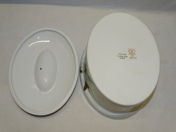 -BELLE TERRINE EN  PORCELAINE A FEU APILCO à décor de GIBIER COLLECTION déco   D