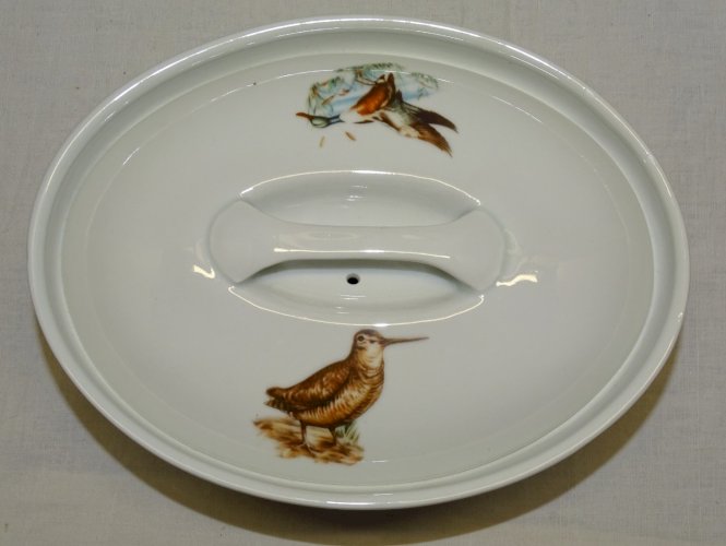 -BELLE TERRINE EN  PORCELAINE A FEU APILCO à décor de GIBIER COLLECTION déco   D