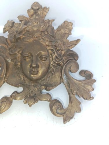 belle tete en bronze dameublement 19eme siecle ?en bon etat