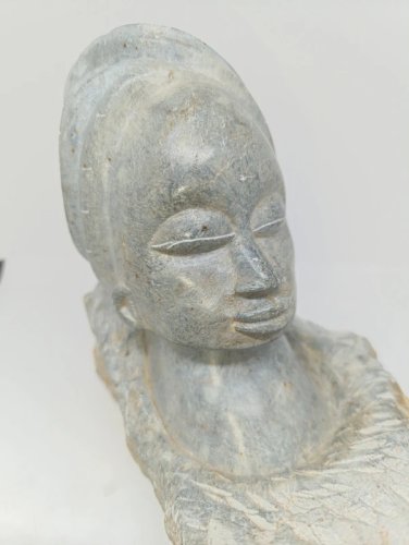 Belle Tête en pierre taille sculpter dorigine africaine