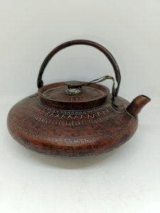 beautiful ancient Asian copper teapot (Tibet) in good condition