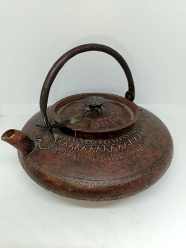 belle theiere en cuivre ancienne asiatique (tibet) en bon etat