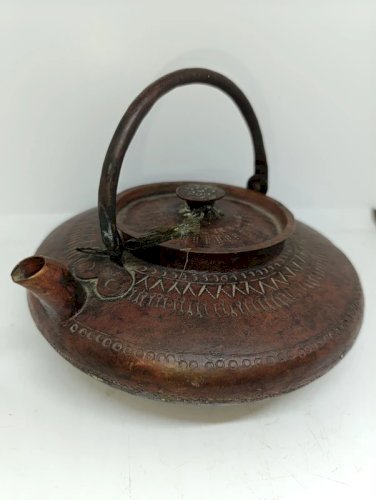 belle theiere en cuivre ancienne asiatique (tibet) en bon etat