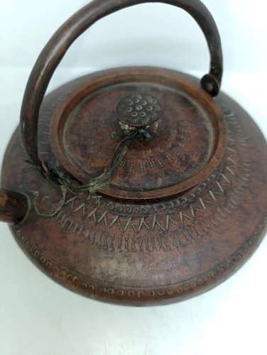 belle theiere en cuivre ancienne asiatique (tibet) en bon etat