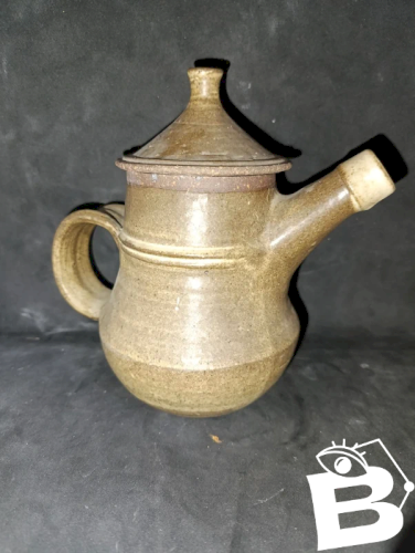 belle theiere en gres style la borne signature a identifier en bon etat