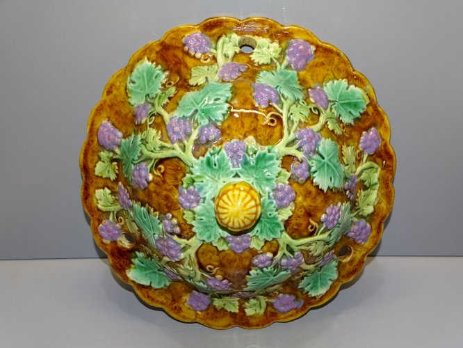 - BELLE VASQUE JARDINIERE SUSPENSION BARBOTINE XIX FIVES LILLE? GRAPPES RAISIN D