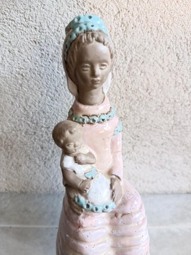 belle vierge a lenfant émaillée signée et numerotée en bon etat