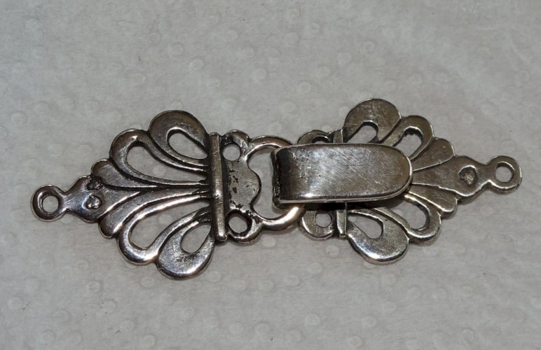 -BELLES BOUCLES de CAPE ARGENT XVIIIe poinçon têtes d'oiseaux   D