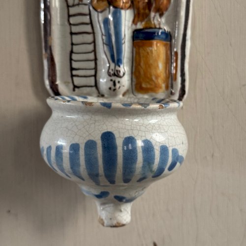 Bénitier en faïence de Nevers fin XVIIIe début XIXe M3611