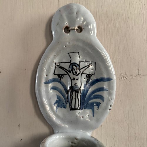 Bénitier en faïence de Nevers XVIIIe M3609