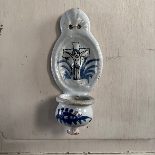 Bénitier en faïence de Nevers XVIIIe M3609