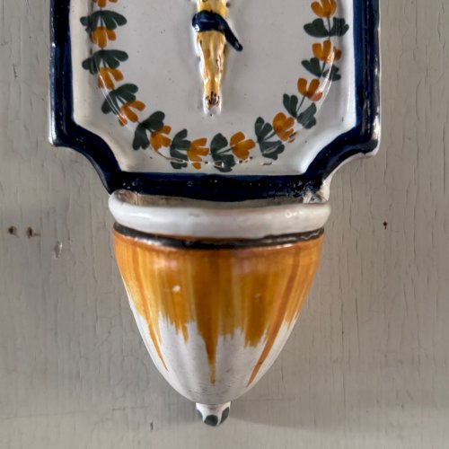 Bénitier en faïence de Nevers XVIIIe M3612