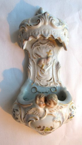 Bénitier Napoléon III en porcelaine de Paris signé AB et 2 épées bleues