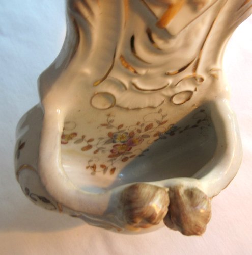Bénitier Napoléon III en porcelaine de Paris signé AB et 2 épées bleues