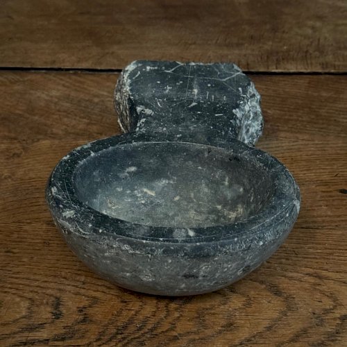 Bénitier petit bassin en marbre gris de Sainte-Anne époque Louis XIV L9038