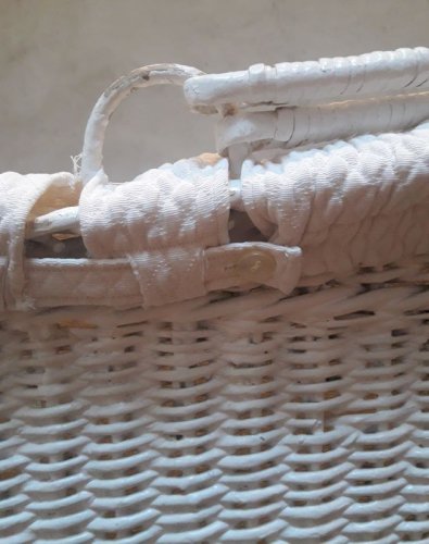 Berceau enfant en osier et bois peint