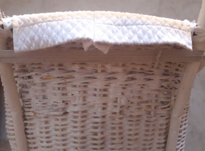 Berceau enfant en osier et bois peint