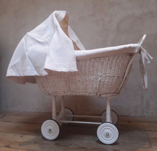 Berceau enfant en osier et bois peint