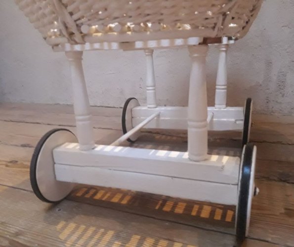 Berceau enfant en osier et bois peint