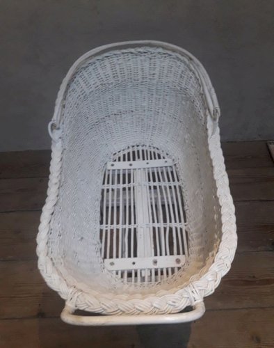 Berceau enfant en osier et bois peint