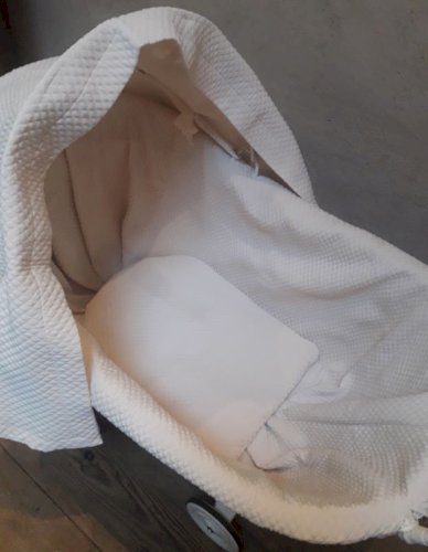 Berceau enfant en osier et bois peint