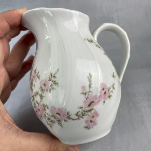 BERNARDAUD pichet pot à lait crémier porcelaine de Limoges décor Amandine