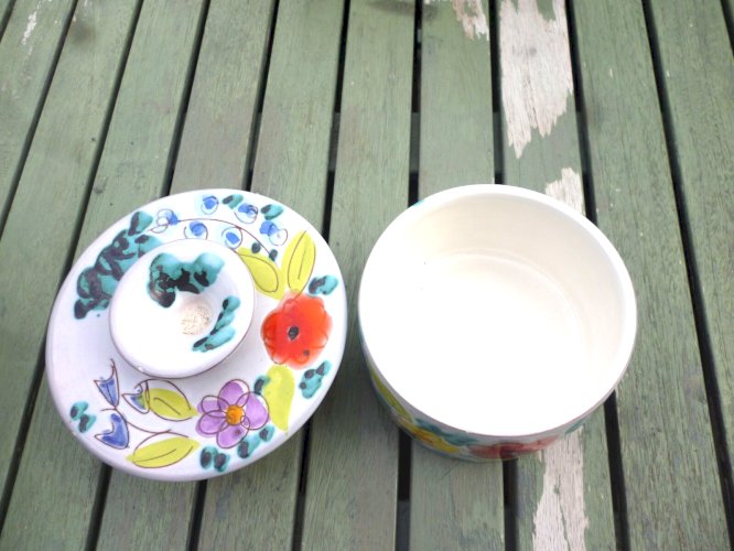 Beurrier à eau en céramique décor Floral Vallauris