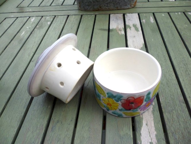 Beurrier à eau en céramique décor Floral Vallauris