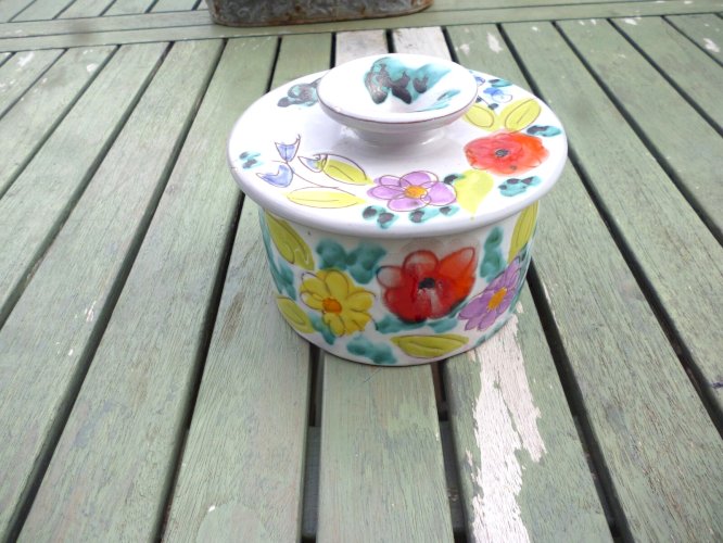 Beurrier à eau en céramique décor Floral Vallauris