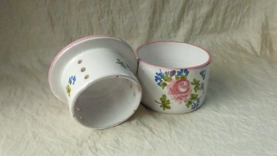 BEURRIER A EAU EN FAIENCE DECOR FLORAL ST BRICE COGNAC*