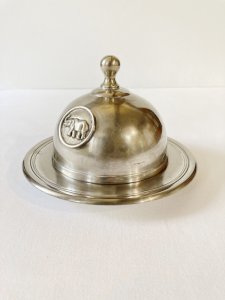 Silver-plated bell-shaped butter dish, elephant pattern.