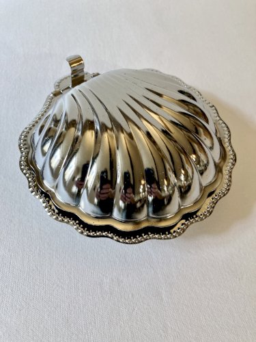 Beurrier coquillage en métal argenté, années 1950