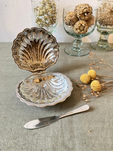 Beurrier coquillage en métal avec coupelle en verre et couteau, vers 1950-1960